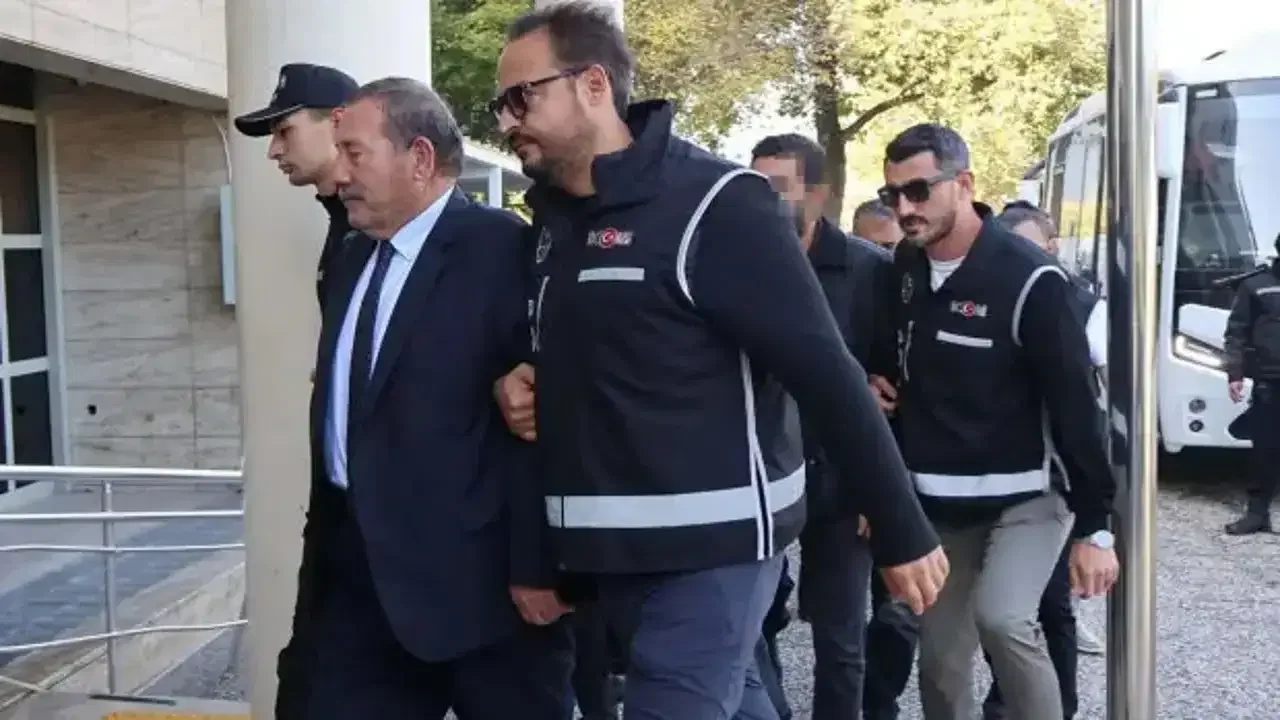 Milas Belediye Başkanlığı görevinden uzaklaştırılan Topuz, başka cezaevine nakledildi