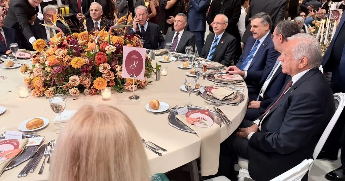 CHP Milletvekili Gürsel Erol'un oğlunun nikahında siyaset zirvesi: Evlilik cüzdanını Kemal Kılıçdaroğlu verdi