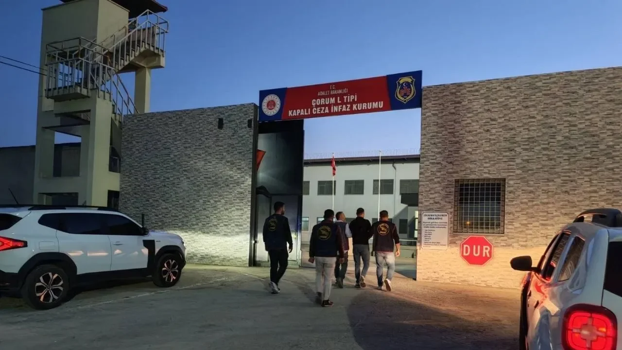 Aranan 25 kişi yakalandı