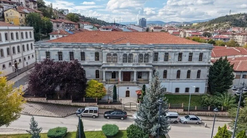 Anadolu'nun ilk devlet lisesi 141 yıldır öğrencileri geleceğe hazırlıyor