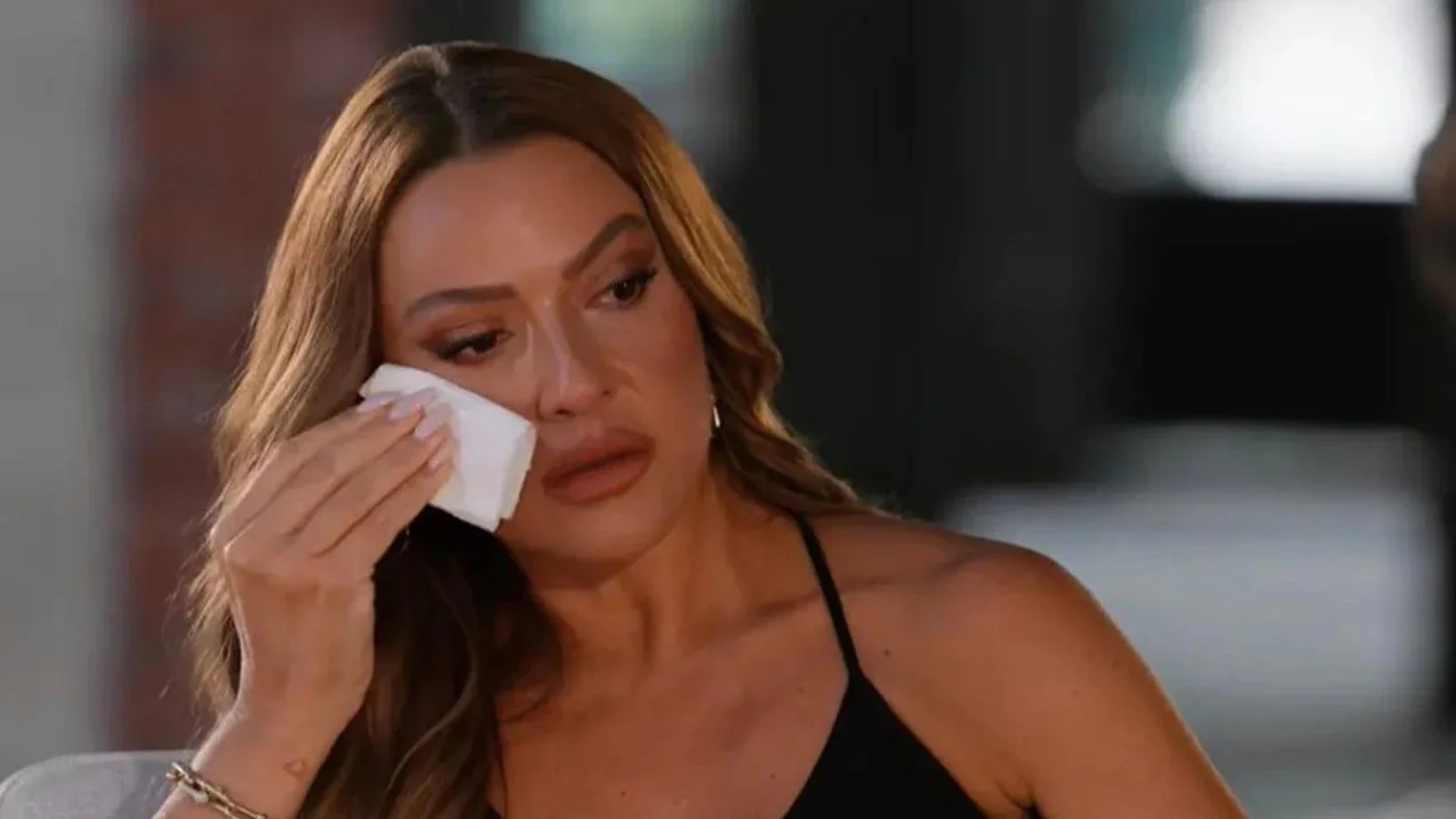 Hadise gözyaşlarıyla anlattı: Yanlış erkekleri seçtim