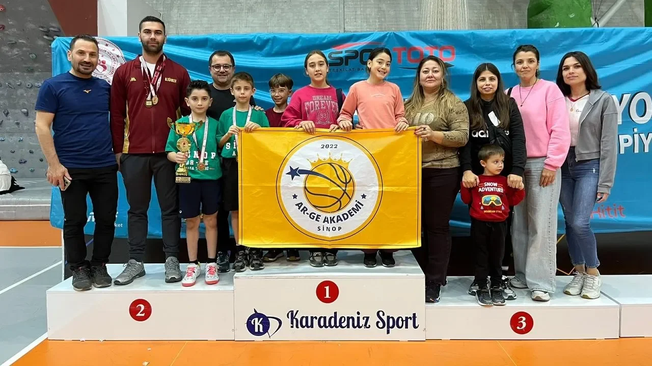 Sinoplu sporculardan masa tenisinde Türkiye şampiyonluğu