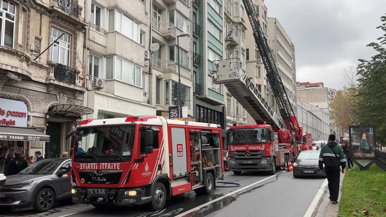 Şişli’de tadilat halindeki binada yangın paniği