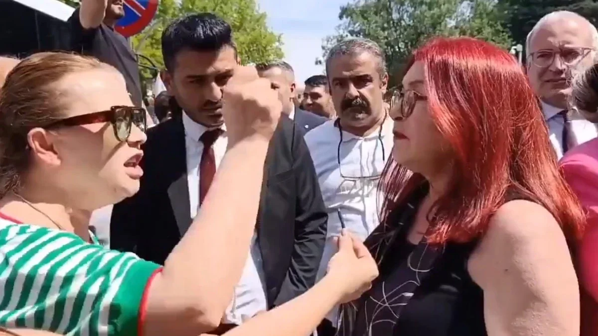 Özgür Özel ve Kılıçdaroğlu taraftarı CHP'li kadınların sözlü kavgası