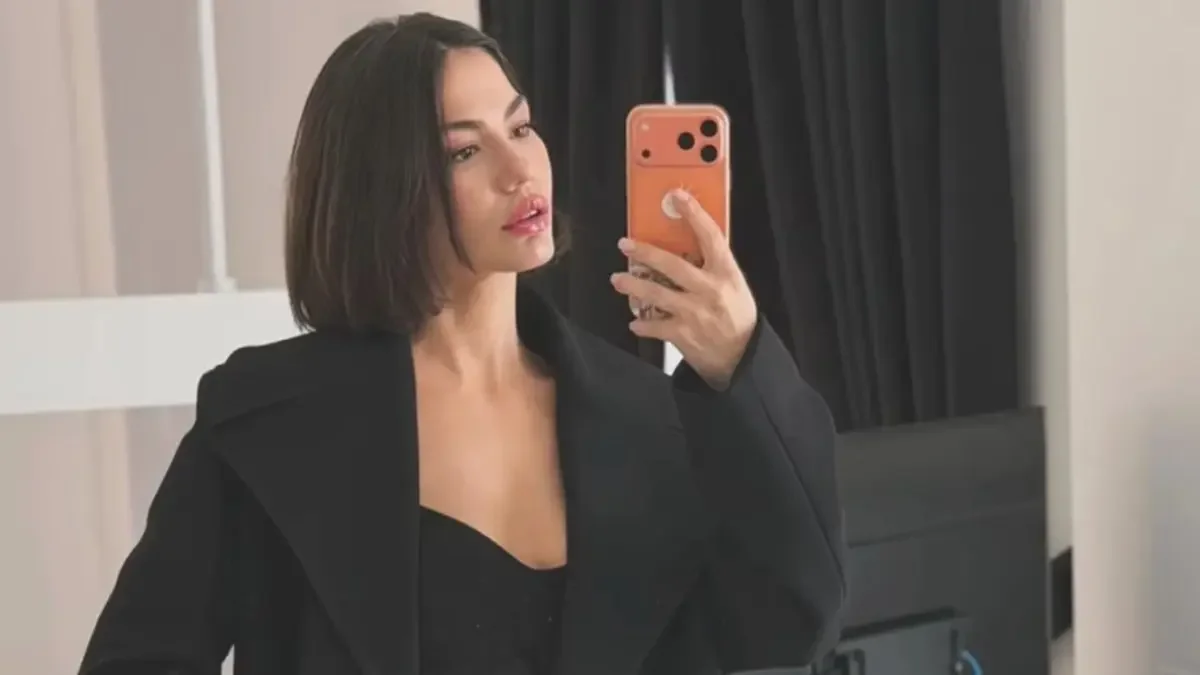 Demet Özdemir'in az makyajlı haline beğeni yağdı