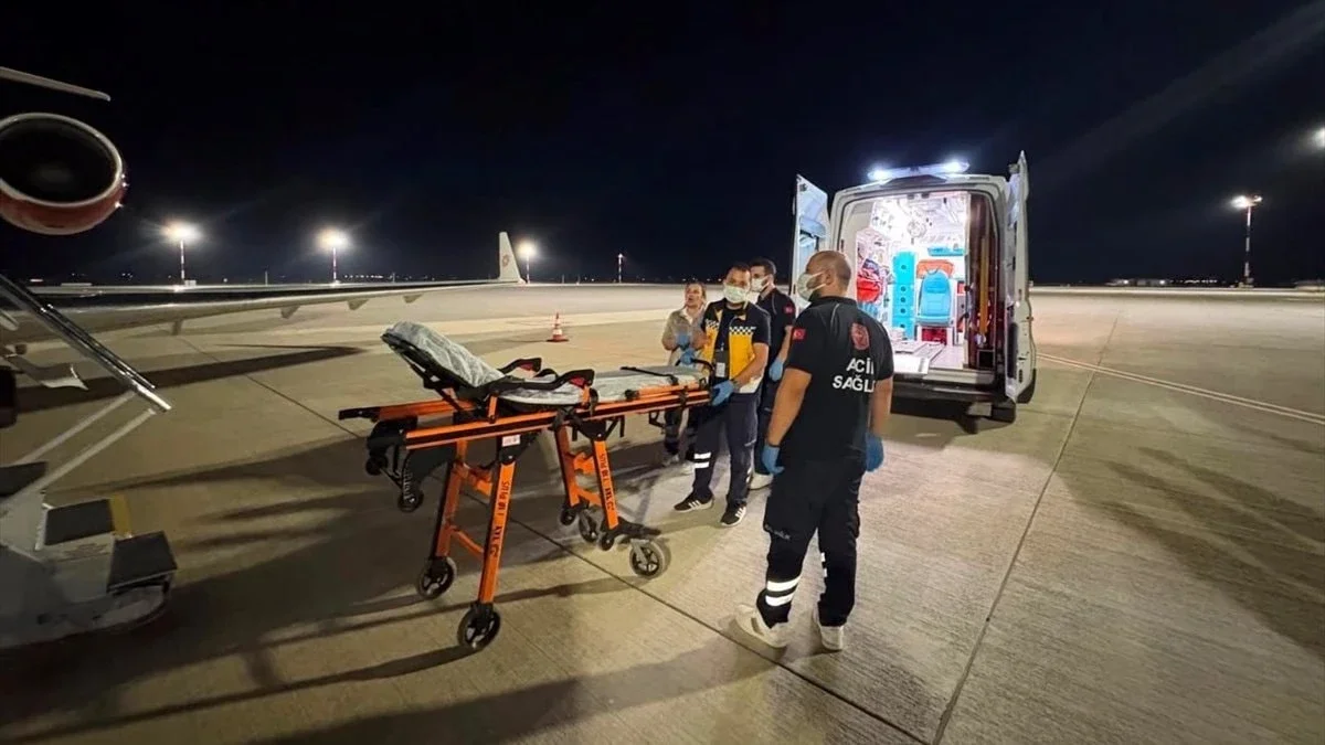 Endonezya'da kaza geçiren Türk vatandaşına ambulans uçakla Türkiye’ye nakil
