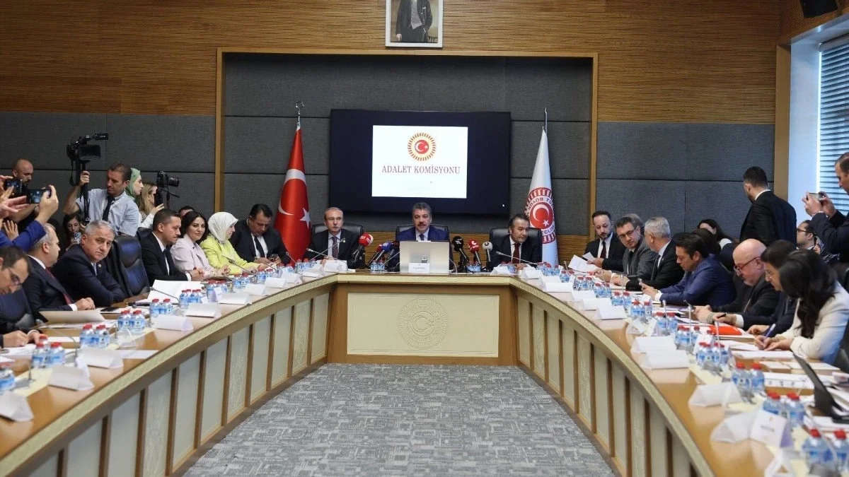 TBMM Adalet Komisyonu suça sürüklenen çocuklarla ilgili teklifi görüşmek için toplandı