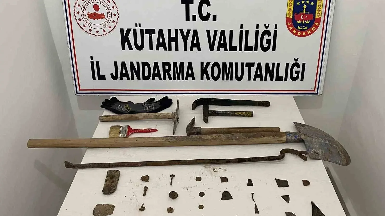 Kütahya’da Anadolu Mirası operasyonu: Tarihi eserler ele geçirildi
