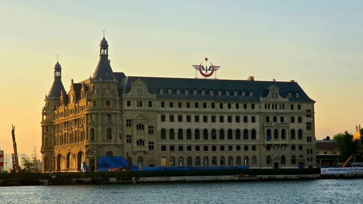 Haydarpaşa Garı'nda 3 cephede restorasyon bitti