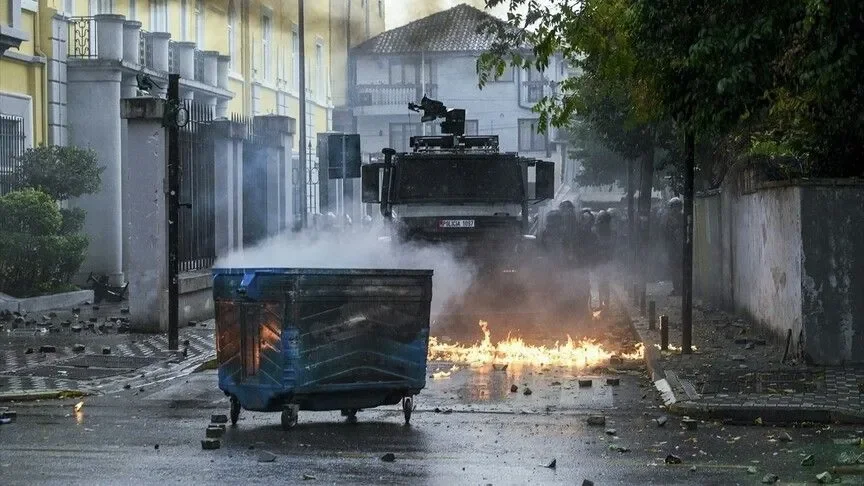 Arnavutluk'ta üniversite öğrencilerinin gösterileri sürüyor
