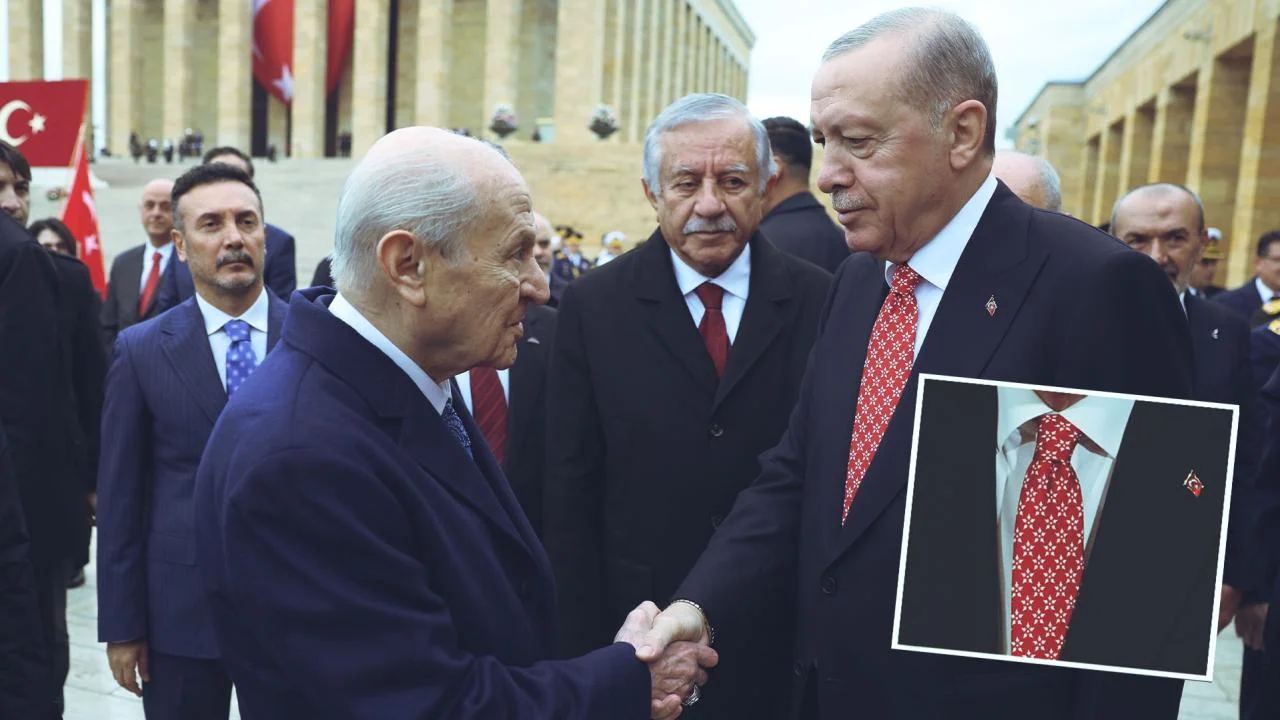 Cumhurbaşkanı Erdoğan'ın kırmızı kravatında KAAN detayı