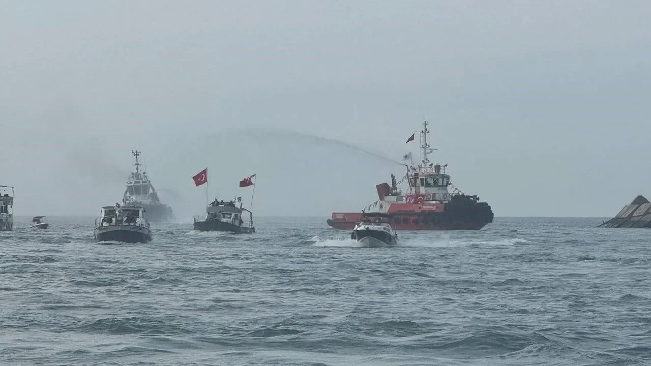 Cumhuriyet Bayramı'na özel deniz gösterisi