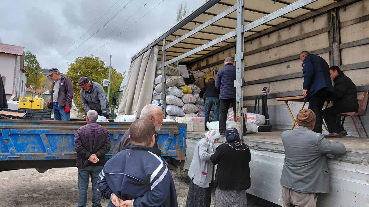Üretilen kışlık yiyecekler İstanbul'daki gurbetçilere gönderildi
