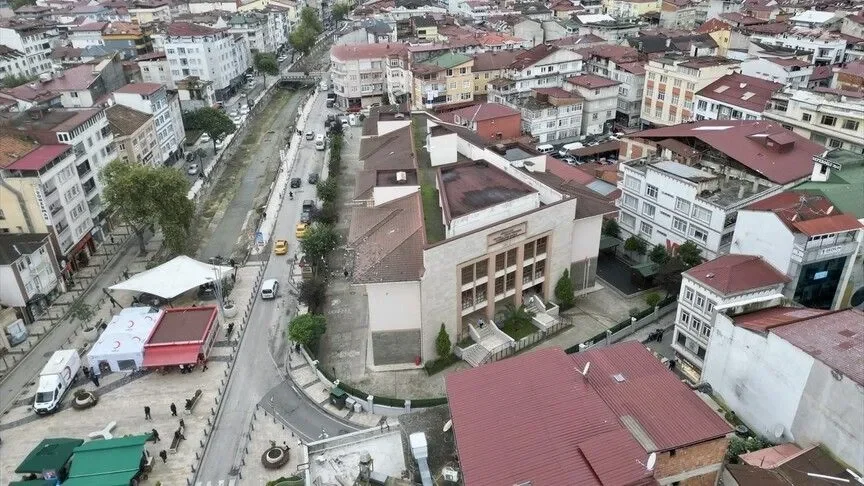 Cumhuriyet ile yaşıt okul köklü geçmişinden aldığı güçle yeni nesiller yetiştiriyor
