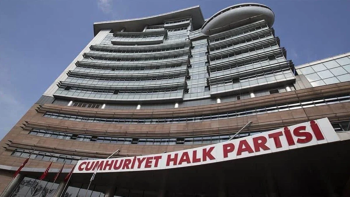 CHP'de 8 il başkanı daha görevden alındı