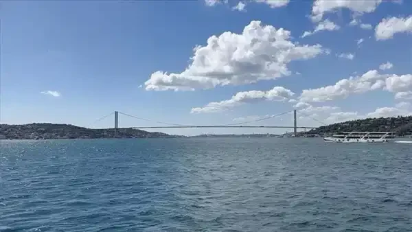 İstanbul Boğazı'nda gemi trafiği askıya alındı